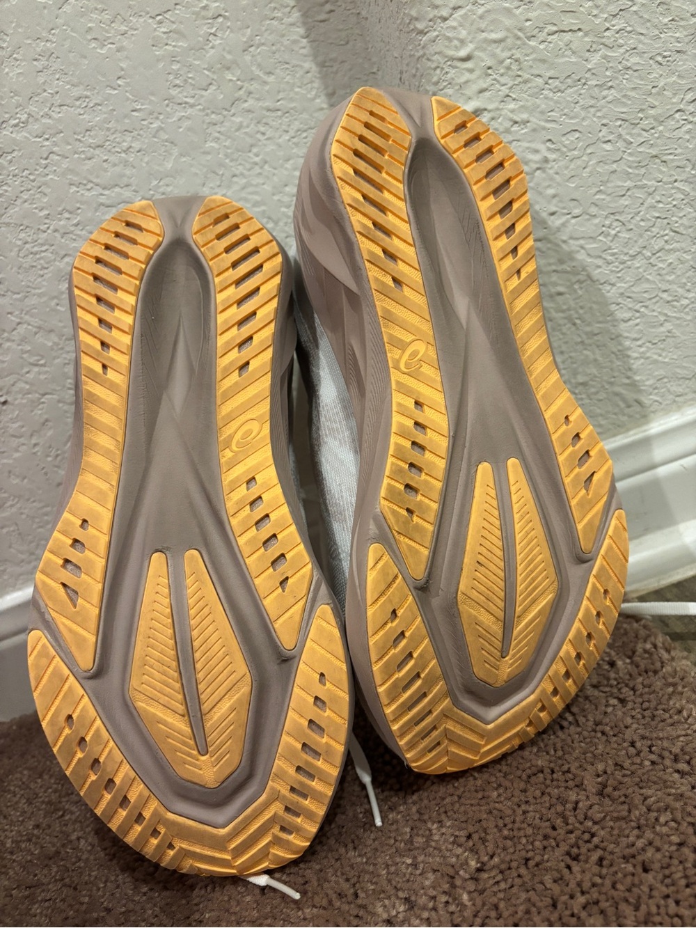 ASICS Novablasts 9.5W - Picture 3 of 4
